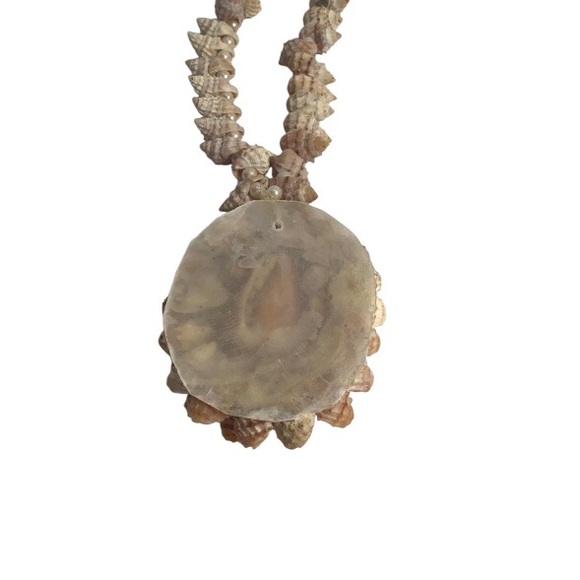Sea Snail Shell Necklace with faux pearls - Picture 3 of 5